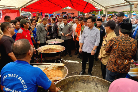 WAPRES TINJAU DAPUR UMUM DI SUNGAI TABUK