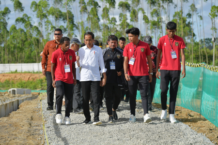 PRESIDEN TINJAU PEMBANGUNAN PUSAT PELATIHAN PSSI