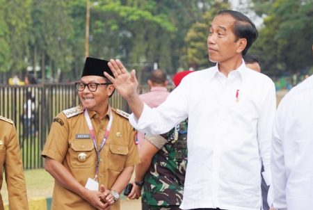 KUNJUNGAN PRESIDEN JOKOWI KE PASAR RAKYAT