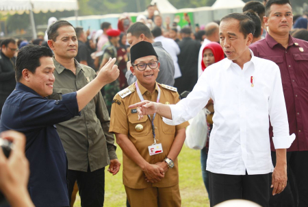 KUNJUNGAN PRESIDEN JOKOWI KE PASAR RAKYAT