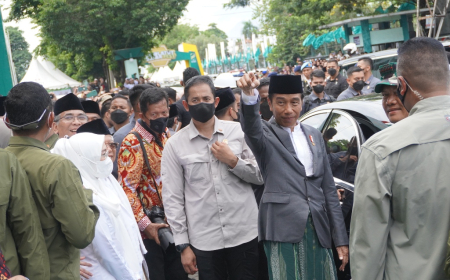 PRESIDEN BERI SALAM  WARGA					