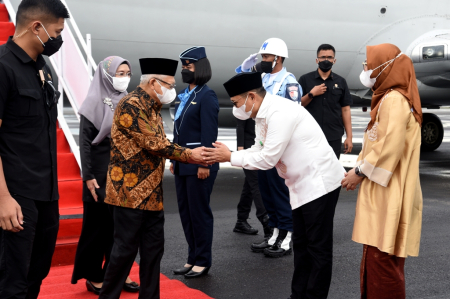 MENYAMBUT WAPRES RI