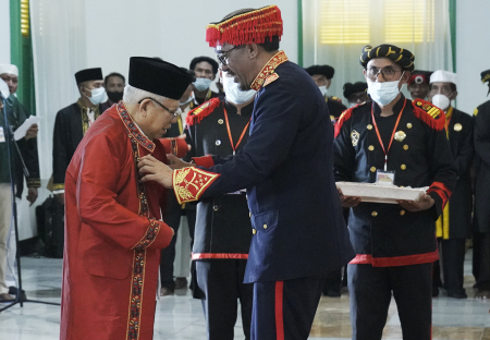  GELAR KEHORMATAN ADAT UNTUK WAKIL PRESIDEN