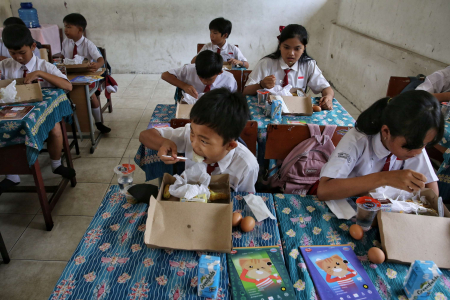 UJI COBA MAKAN SIANG GRATIS