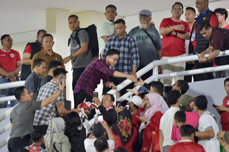 WAPRES RI MENYAPA PENONTON