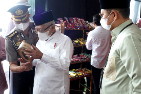 WAPRES MELIHAT UPIAH KARANJI