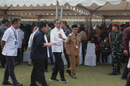 KUNJUNGAN PRESIDEN JOKOWI KE PASAR RAKYAT