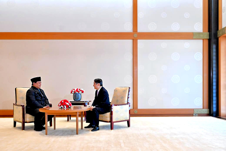 PRESIDEN PRABOWO BERTEMU KAISAR JEPANG NARUHITO