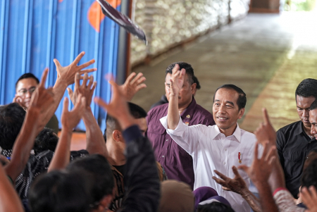 PRESIDEN PERIKSA STOK BERAS DI GUDANG BULOG KLAHANG