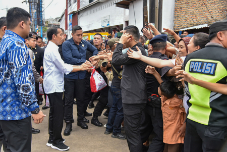 PRESIDEN KUNJUNGI PASAR SUKARAMAI
