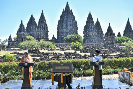 PRESIDEN PRABOWO DAN PM INDIA KUNJUNGI CANDI PRAMBANAN