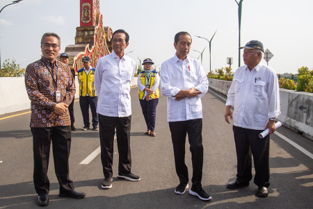 PRESIDEN RESMIKAN JEMBATAN KRETEK 2