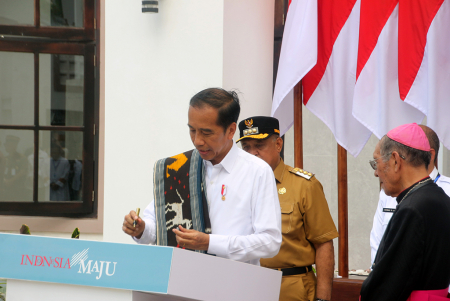 PRESIDEN MERESMIKAN GEREJA KATEDRAL KEUSKUPAN AGUNG KUPANG
