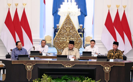 PRESIDEN PRABOWO BAHAS GEOPOLITIK DI ISTANA