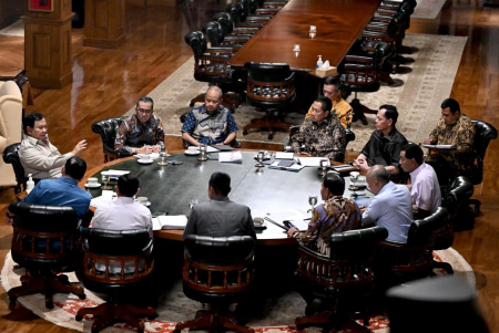 PRESIDEN PRABOWO PIMPIN RAPAT STRATEGIS