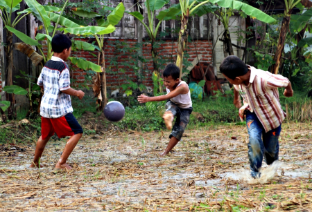MAIN BOLA di SAWAH