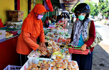 PENJUAL KUE TRADISIONAL