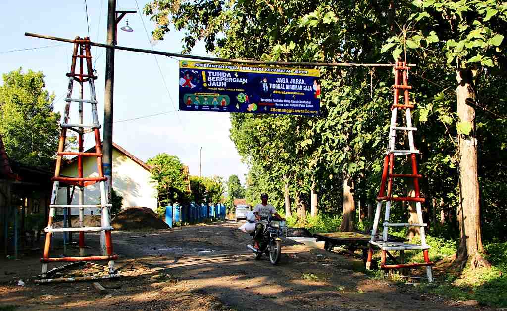 SOSIALISASI CEGAH COVID-19 MELALUI SPANDUK
