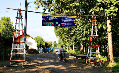 SOSIALISASI CEGAH COVID-19 MELALUI SPANDUK