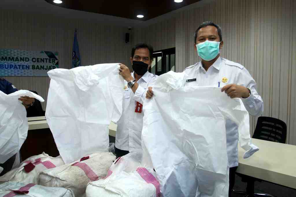  BANTUAN BAJU HAZMAT