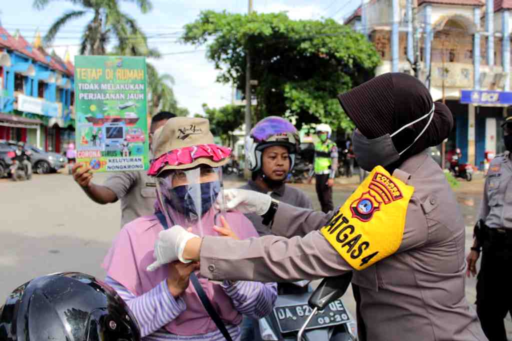 PASANG KACA PELINDUNG WAJAH