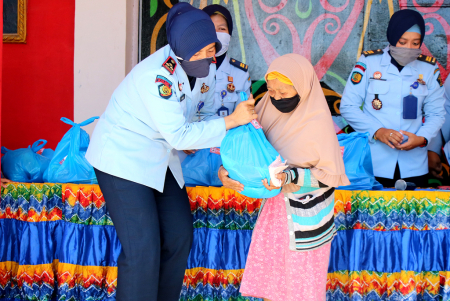 LAPAS PEREMPUAN MARTAPURA BAGIKAN SEMBAKO