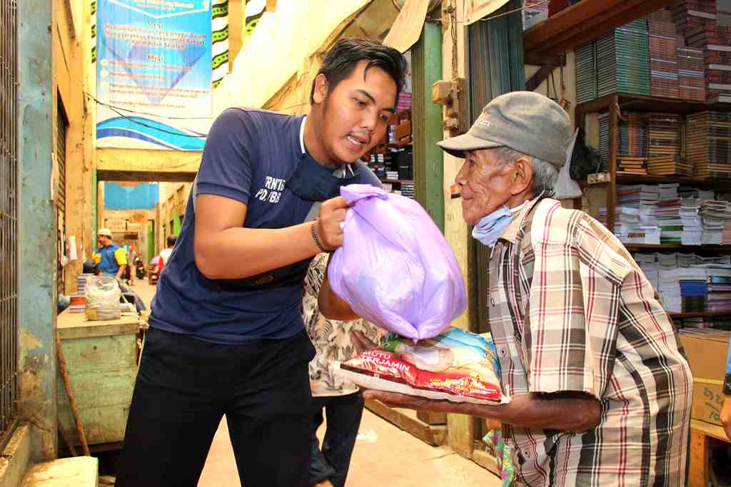 BAGIKAN SEMBAKO UNTUK WARGA