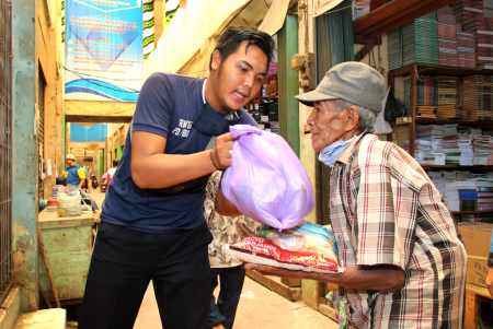 BAGIKAN SEMBAKO UNTUK WARGA