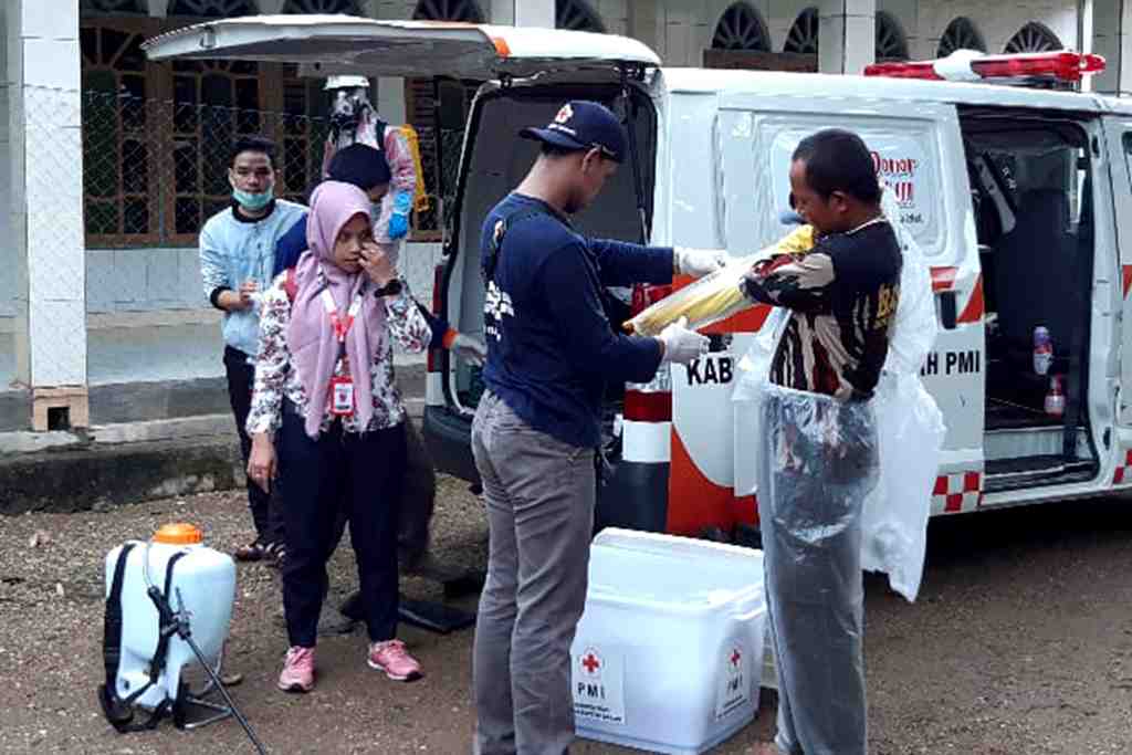 PASANG PAKAIAN PELINDUNG DIRI