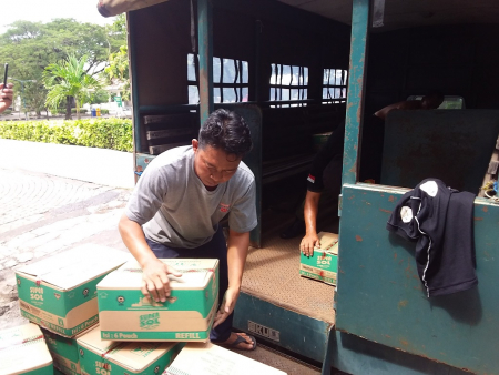 DISTRIBUSIKAN DISINFEKTAN ke MASJID
