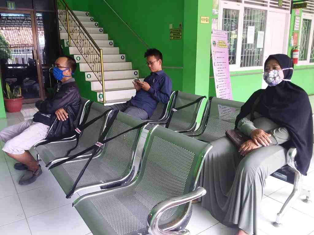 JAGA JARAK AMAN
