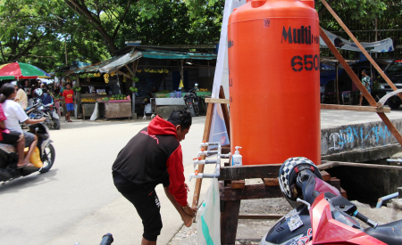 CUCI TANGAN DAN KAKI SEBELUM ANTAR PENUMPANG
