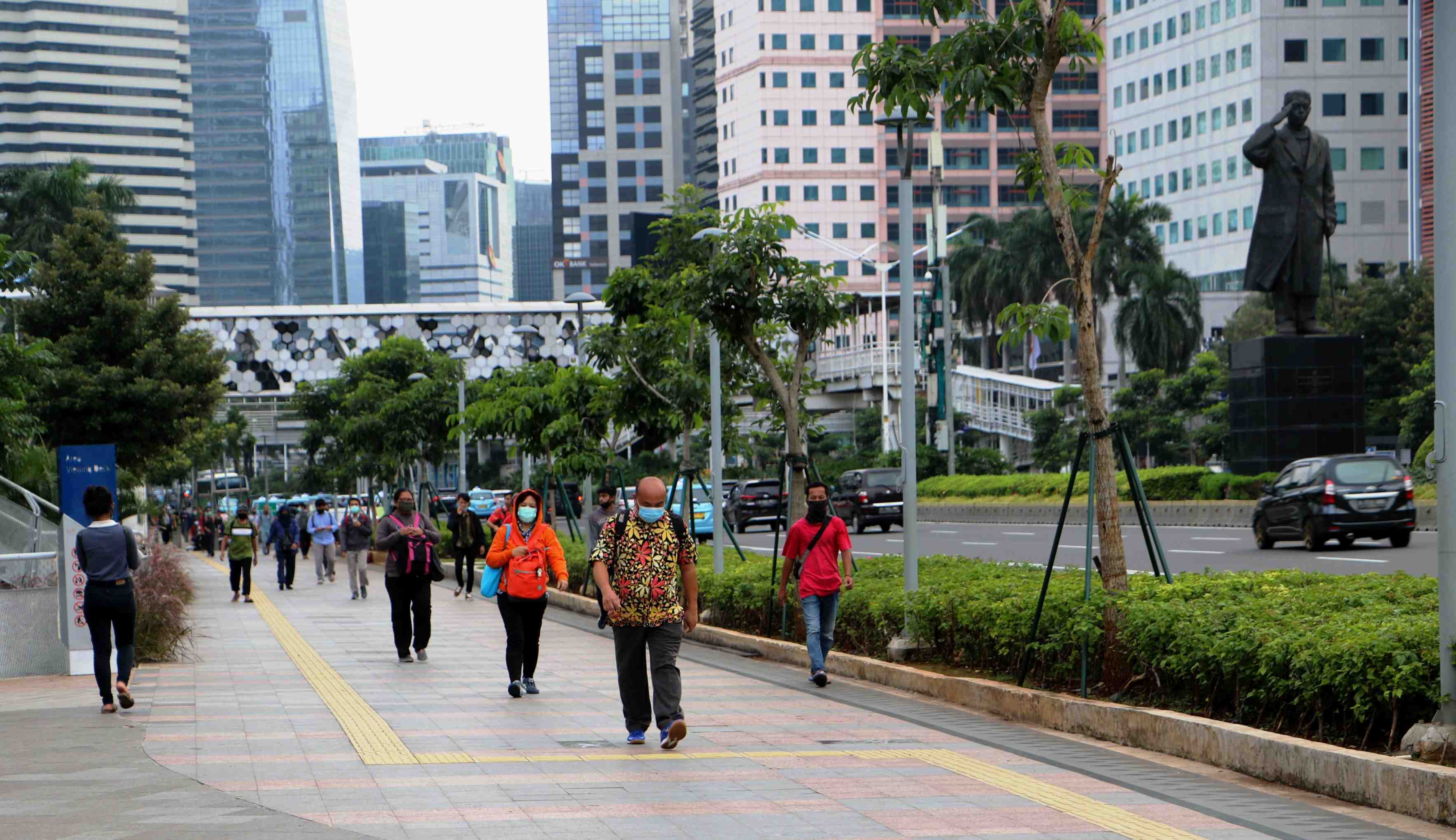 PEMPROV DKI TUTUP SEMENTARA 23 PERUSAHAAN