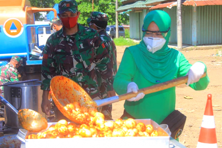 SIAPKAN SAMBAL GORENG TELUR UNTUK WARGA