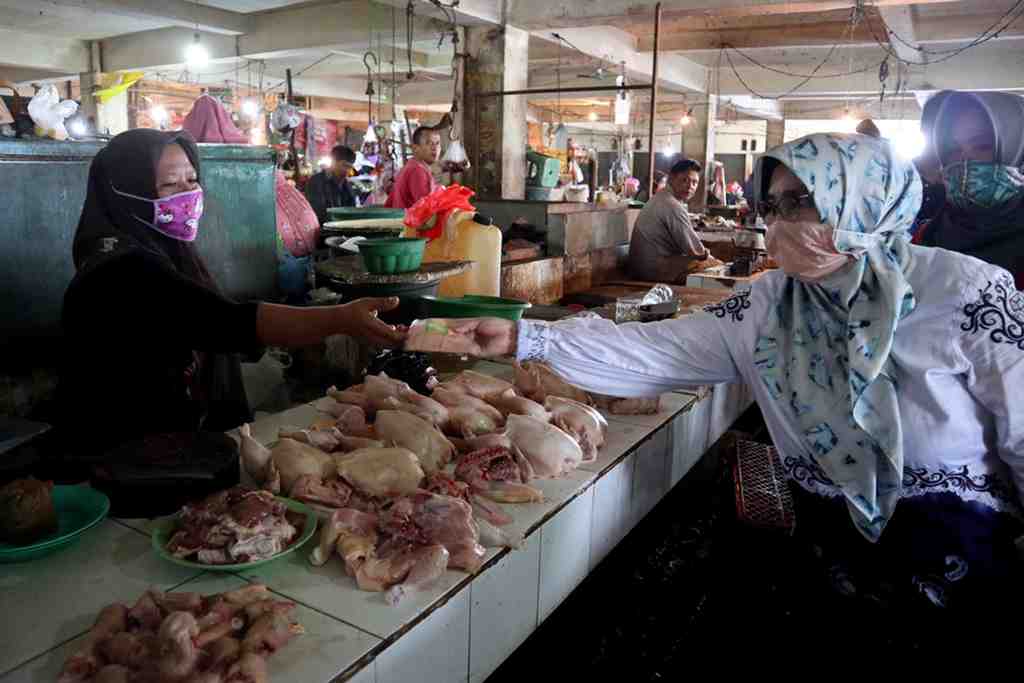 BAGIKAN MASKER CEGAH PENYEBARAN COVID-19 