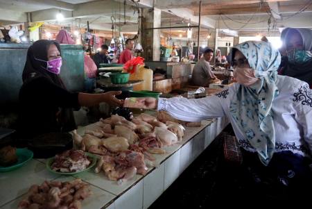BAGIKAN MASKER CEGAH PENYEBARAN COVID-19 