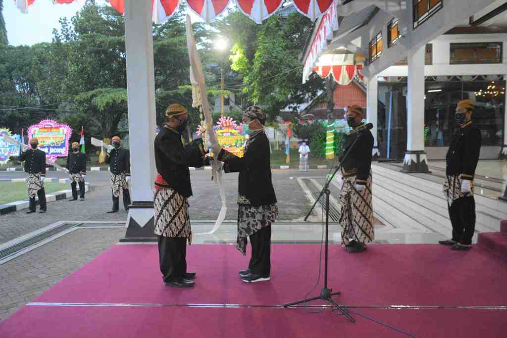 PENYERAHAN PUSAKA TOMBAK ABIRAWA