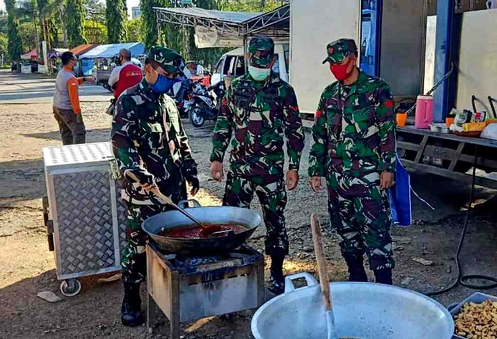 MEMASAK KONSUMSI UNTUK WARGA