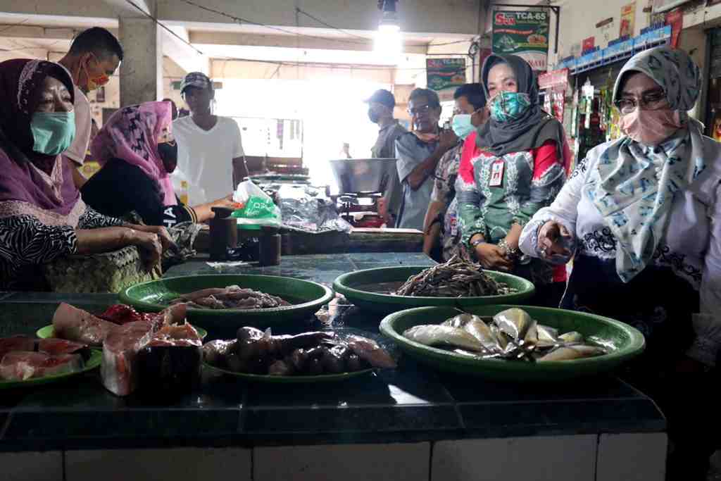 PANTAU HARGA IKAN di PASAR