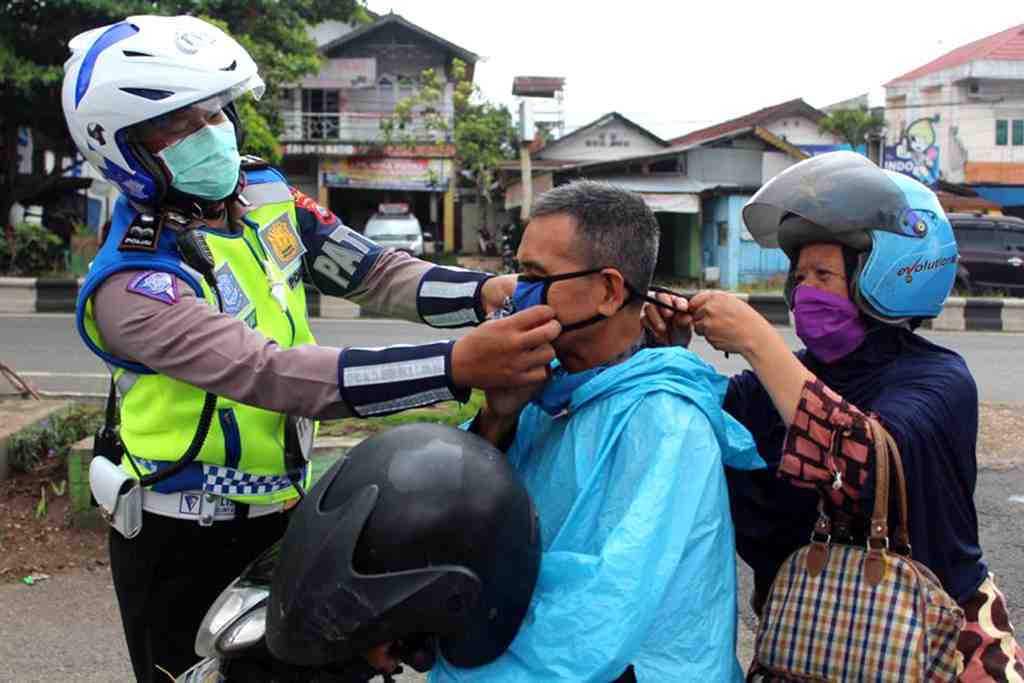 PASANGKAN MASKER
