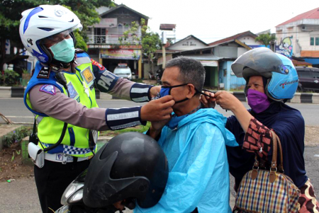 PASANGKAN MASKER