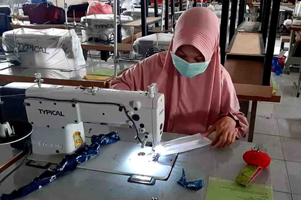 SISWA SMK PRODUKSI MASKER NON MEDIS