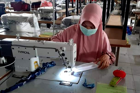 SISWA SMK PRODUKSI MASKER NON MEDIS