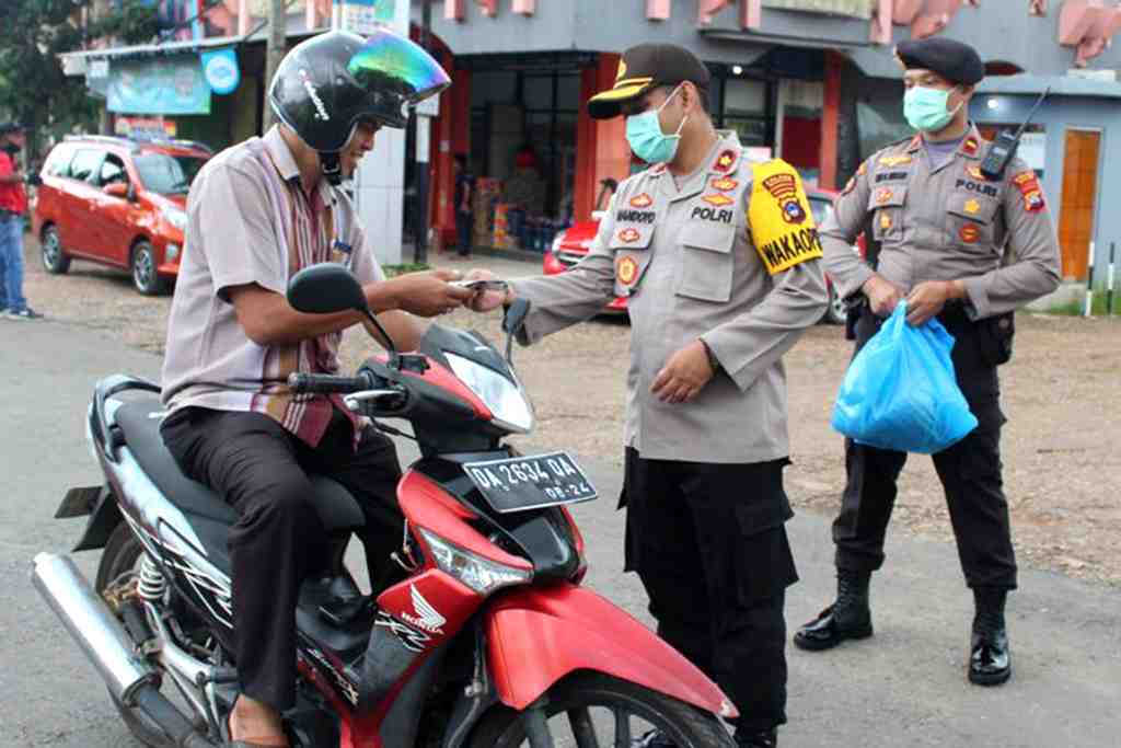 SOSIALISASIKAN WAJIB PAKAI MASKER
