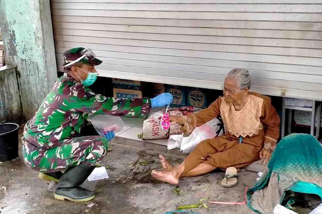 BAGIKAN MASKER CEGAH PENULARAN COVID-19