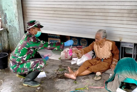 BAGIKAN MASKER CEGAH PENULARAN COVID-19