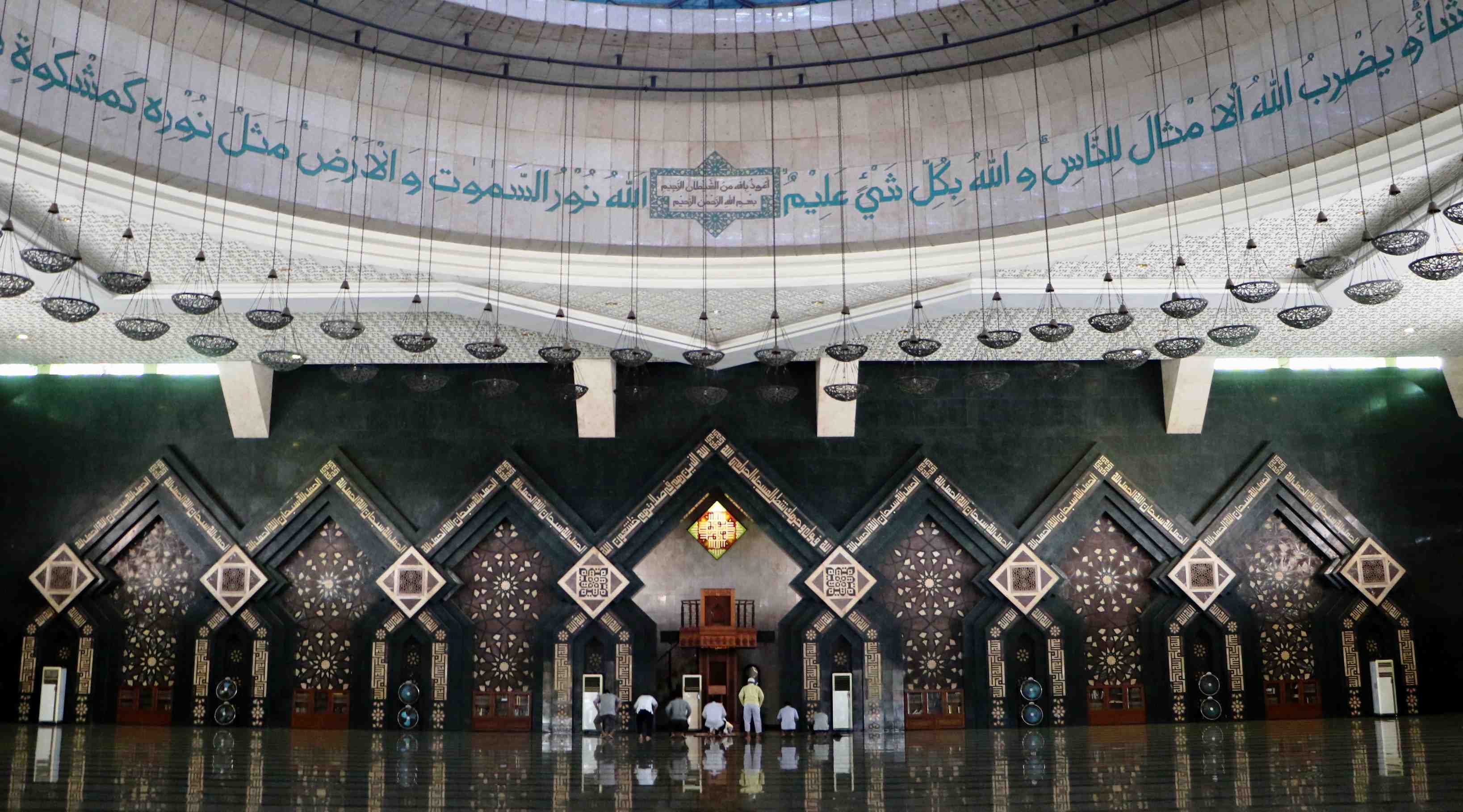 IMBAUAN SHALAT TARAWIH di RUMAH