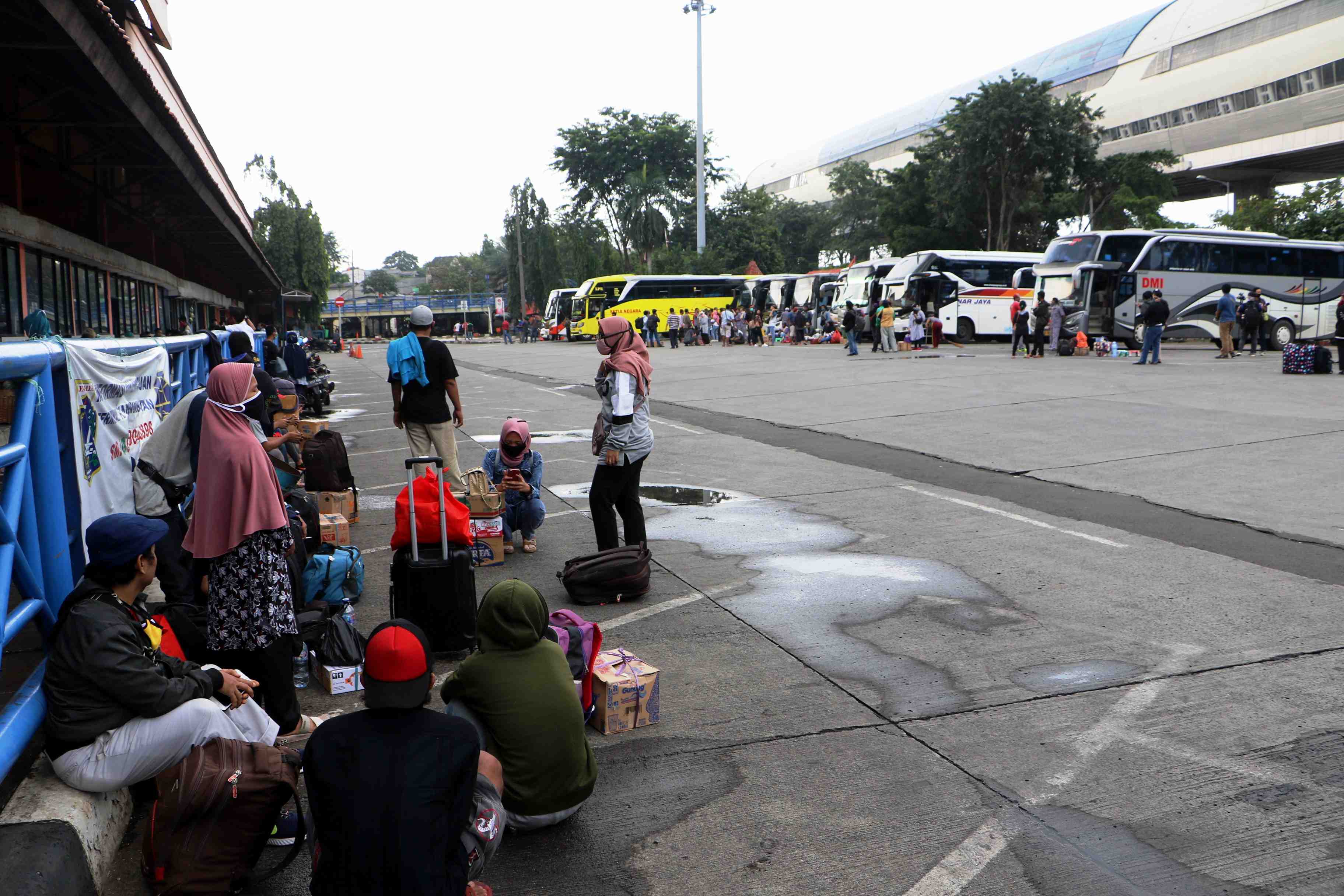 WARGA BEPERGIAN JELANG LARANGAN MUDIK