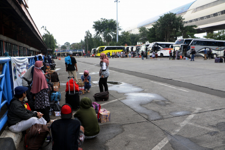WARGA BEPERGIAN JELANG LARANGAN MUDIK