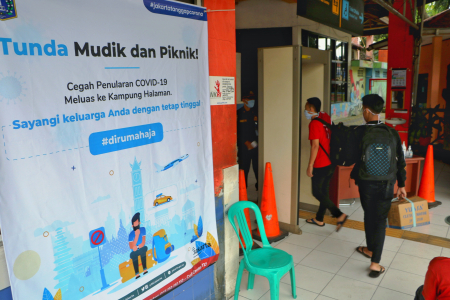 WARGA BEPERGIAN JELANG LARANGAN MUDIK